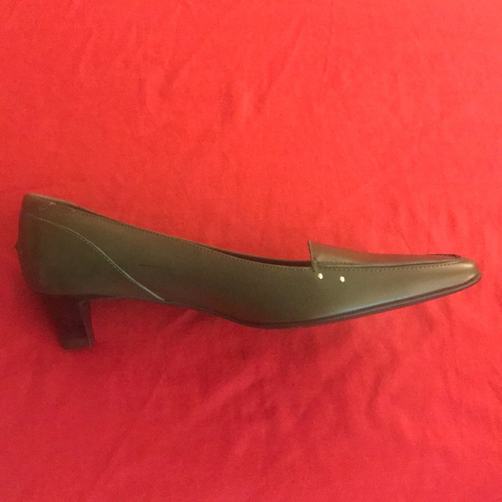 St. John’s kitten heel olive green leather